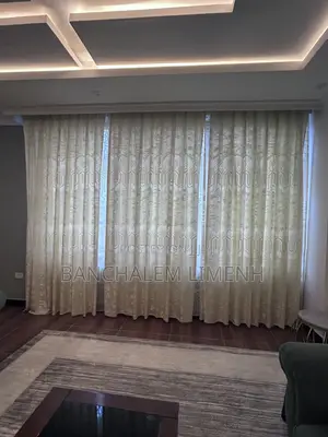 መጋረጃ ትንሽ ጊዜ ያገለገለ