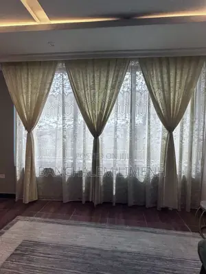 መጋረጃ ትንሽ ጊዜ ያገለገለ