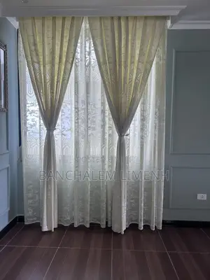 መጋረጃ ትንሽ ጊዜ ያገለገለ