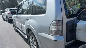Mitsubishi Pajero 2010 Silver