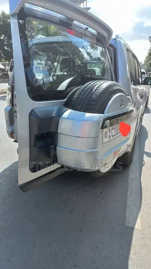 Mitsubishi Pajero 2010 Silver