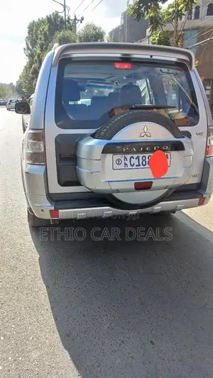 Mitsubishi Pajero 2010 Silver