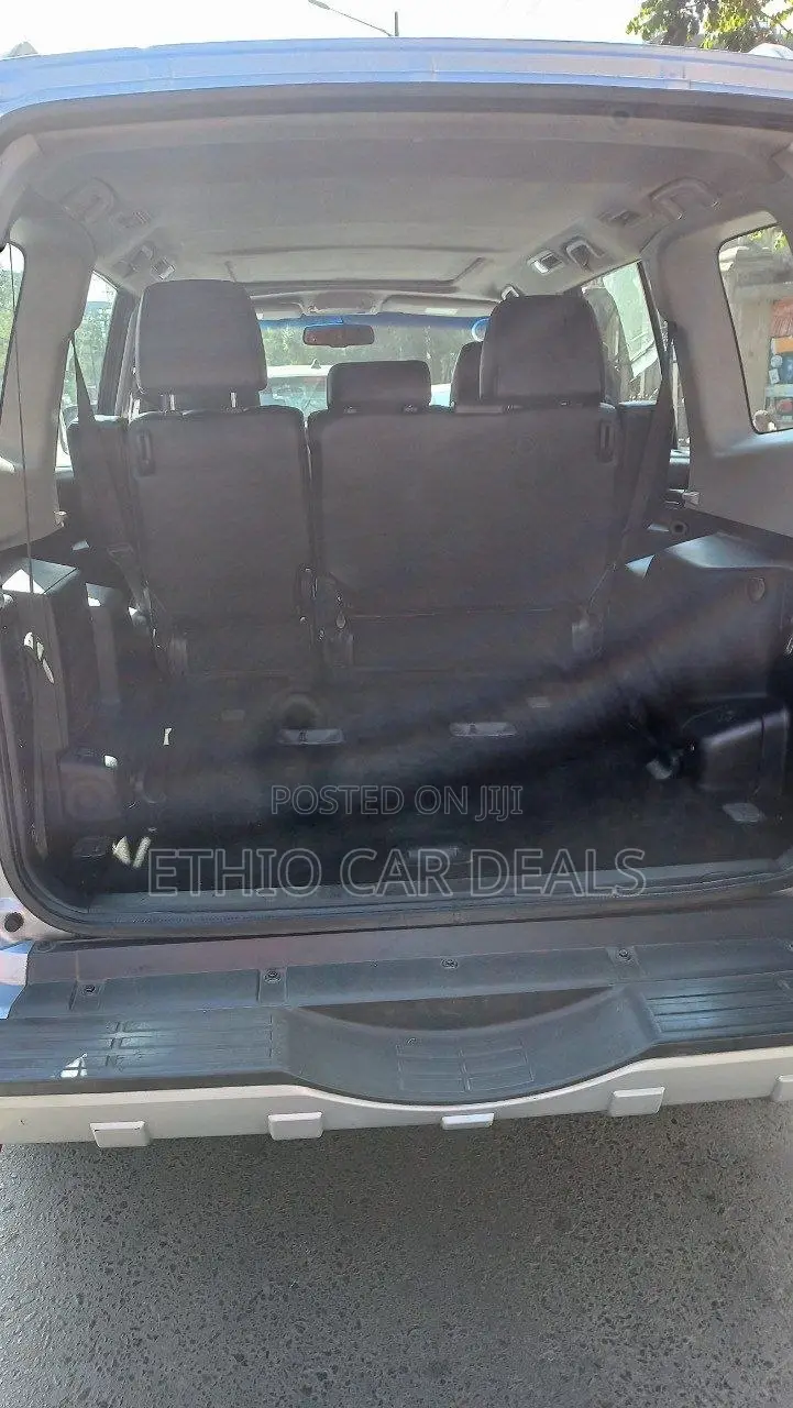Mitsubishi Pajero 2010 Silver