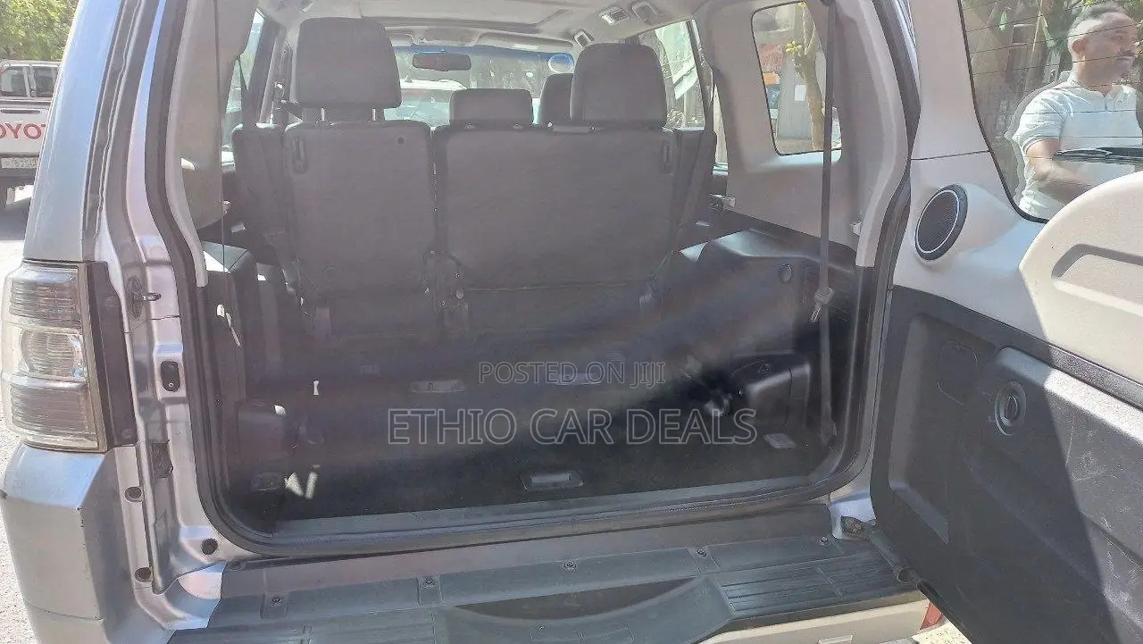 Mitsubishi Pajero 2010 Silver