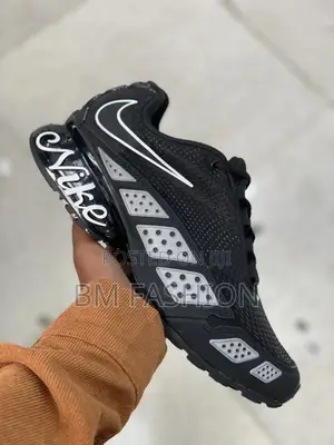 Nike Air Max: Black White Script