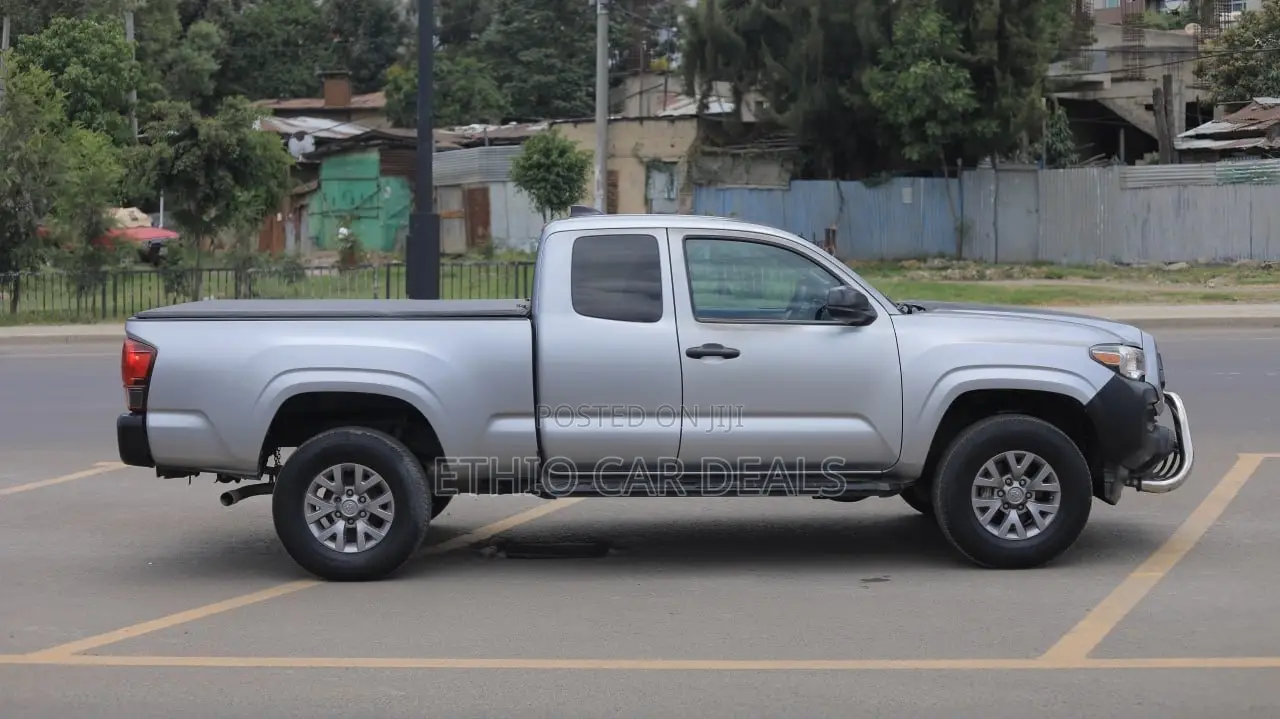 Toyota Tacoma 2020 Silver