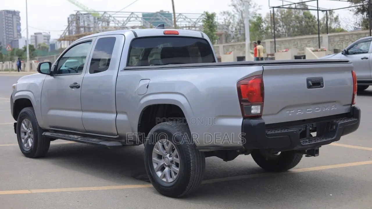 Toyota Tacoma 2020 Silver
