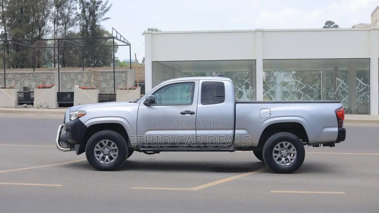 Toyota Tacoma 2020 Silver