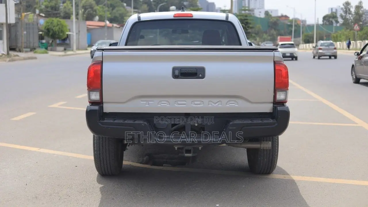 Toyota Tacoma 2020 Silver