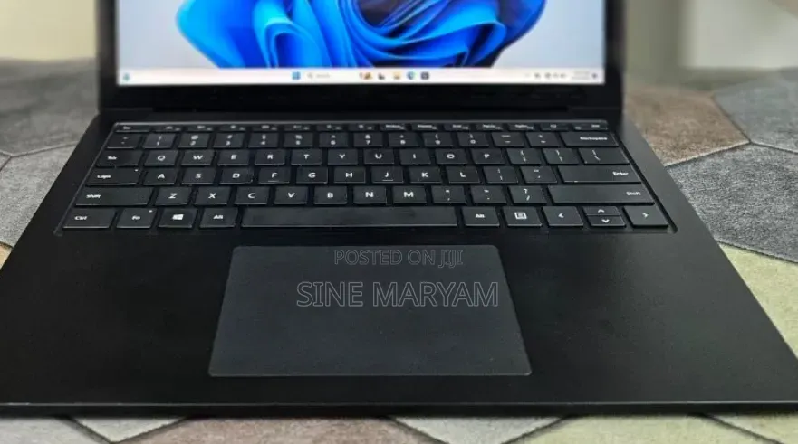 New Laptop Microsoft Surface Laptop 4 16GB Intel Core i7 SSD 512GB