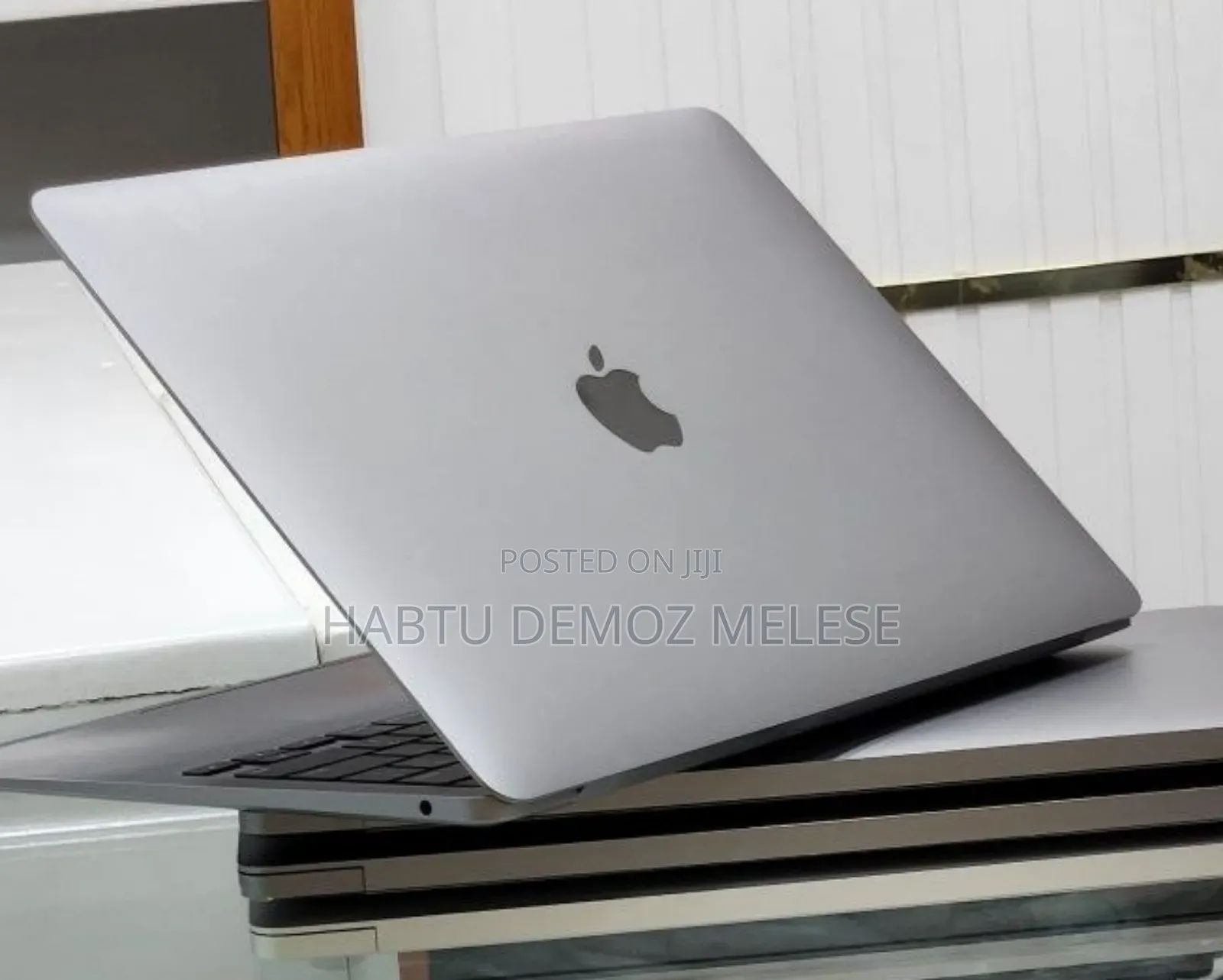 New Laptop Apple MacBook Air 2020 M1 8GB Intel Core i7 SSD 256GB