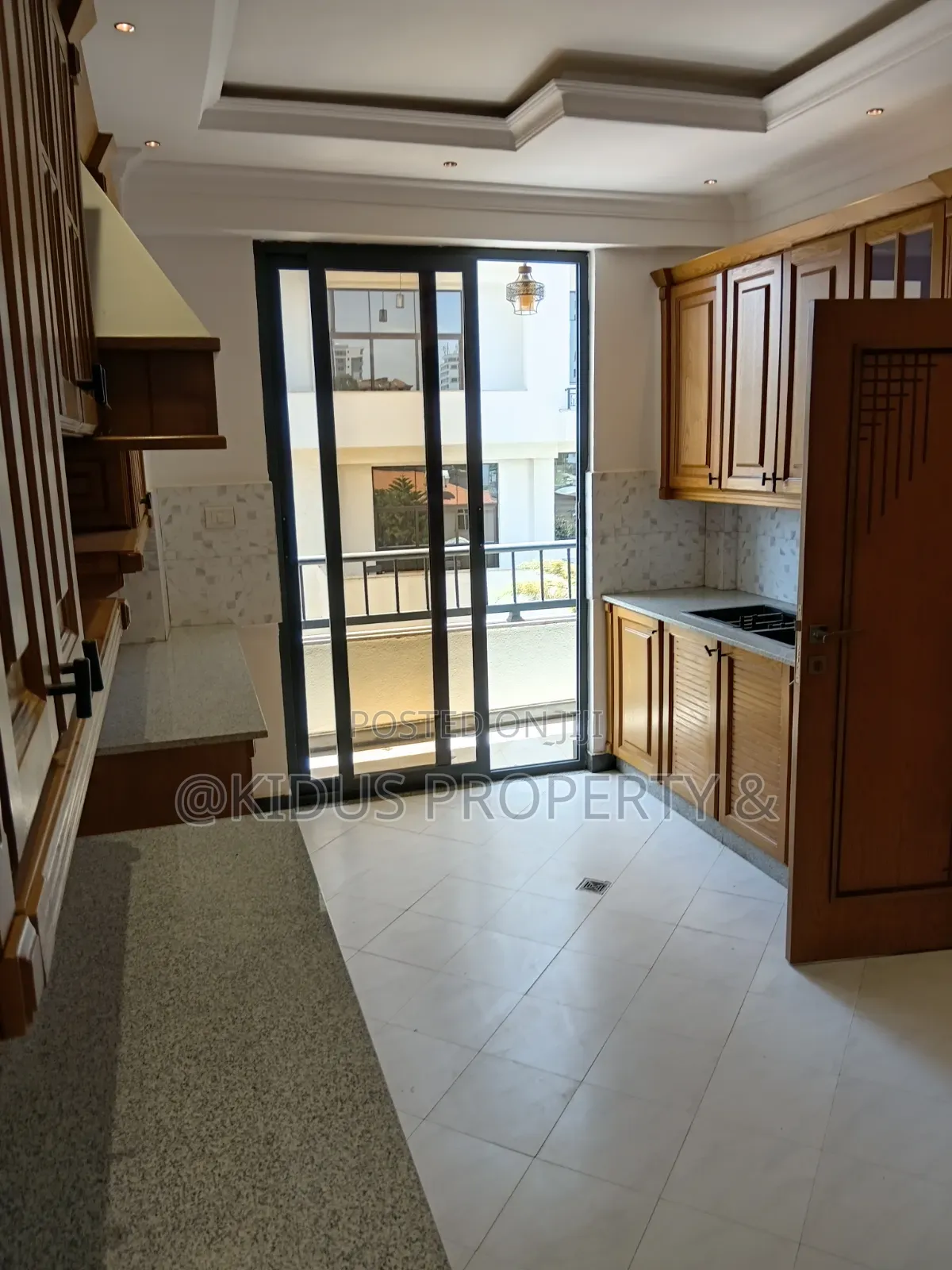 3bdrm Apartment in Lafto Mall Au for rent