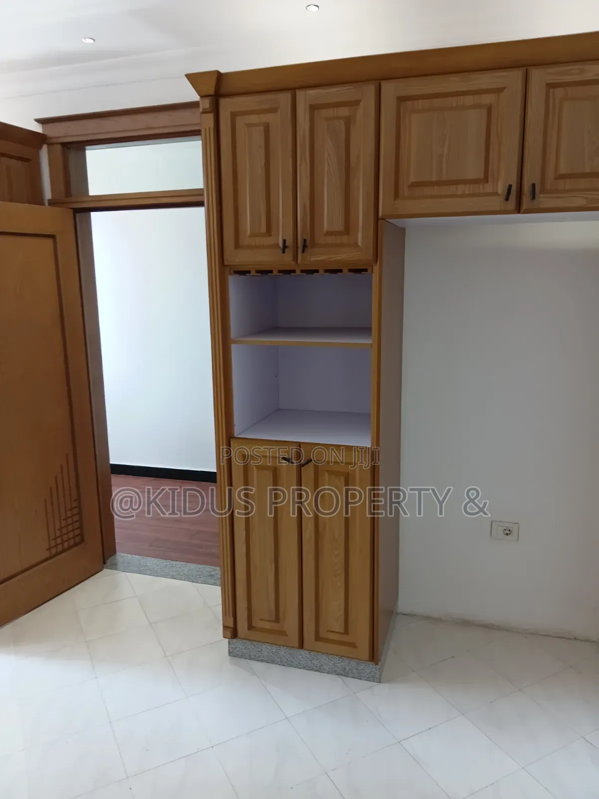 3bdrm Apartment in Lafto Mall Au for rent