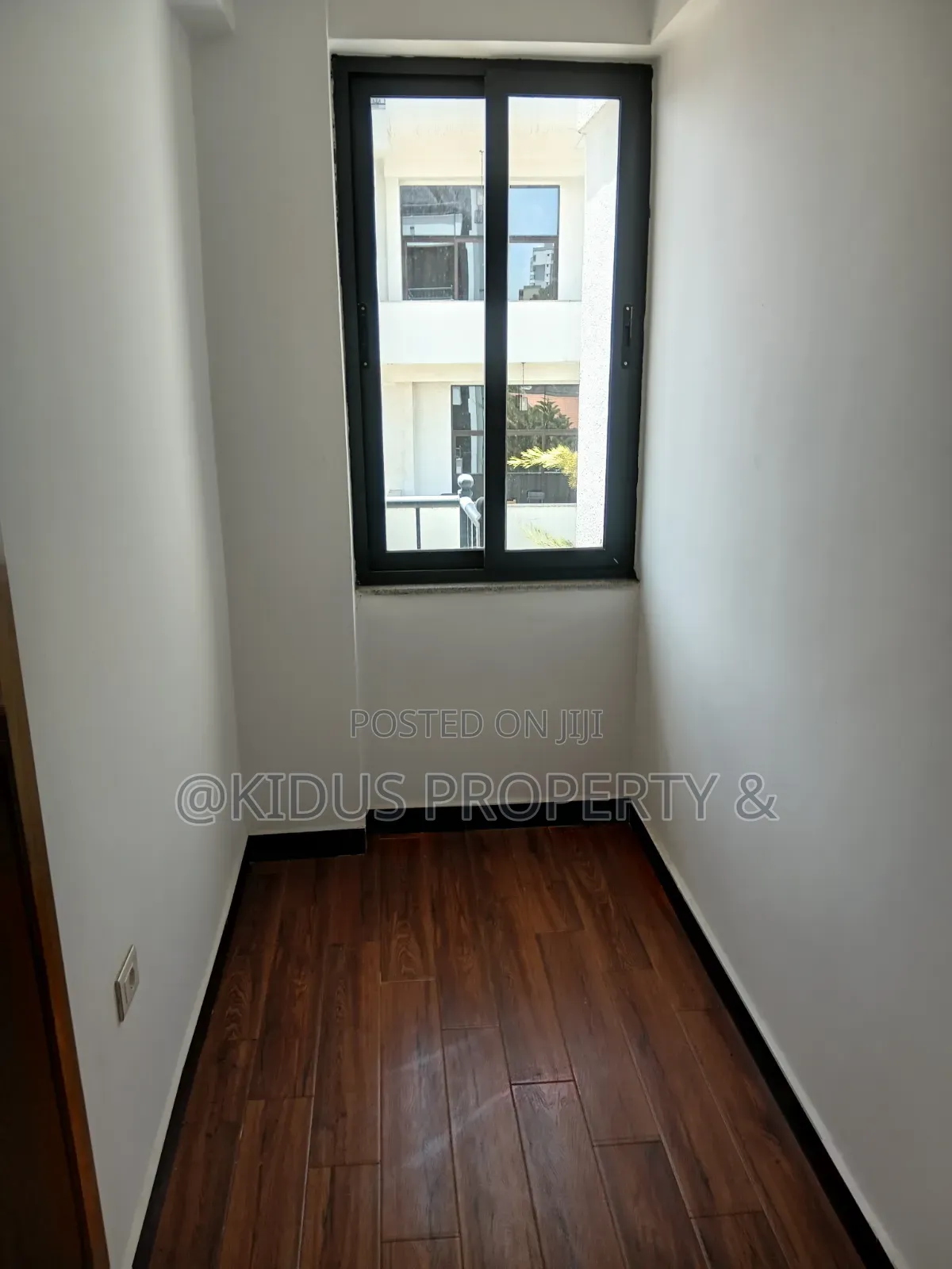 3bdrm Apartment in Lafto Mall Au for rent
