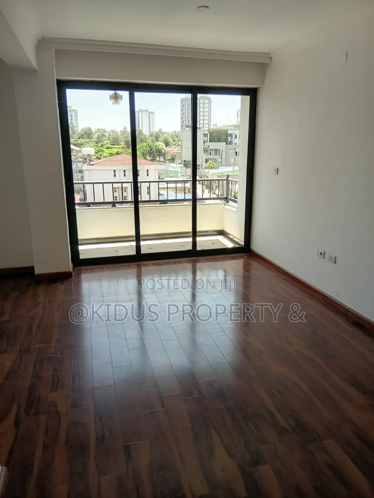 3bdrm Apartment in Lafto Mall Au for rent