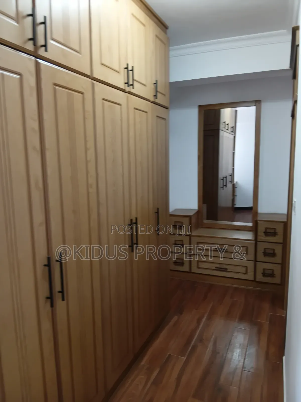 3bdrm Apartment in Lafto Mall Au for rent