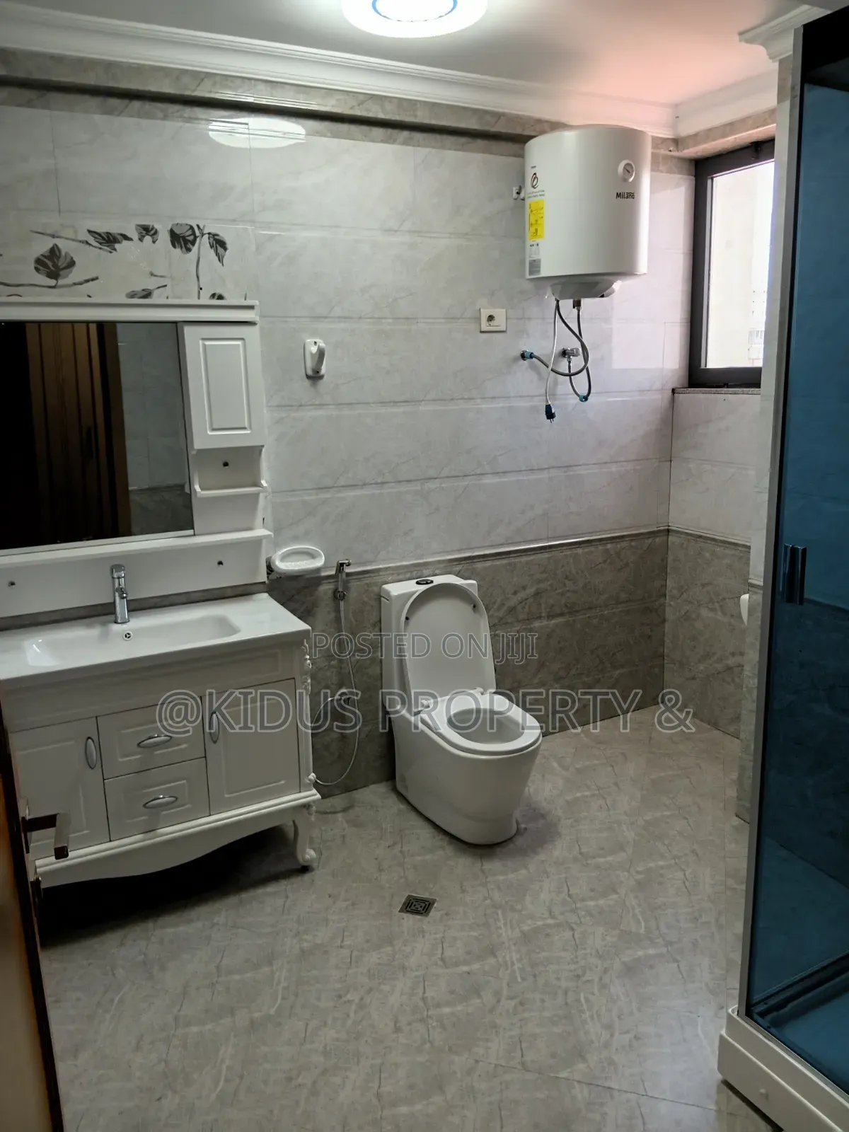 3bdrm Apartment in Lafto Mall Au for rent