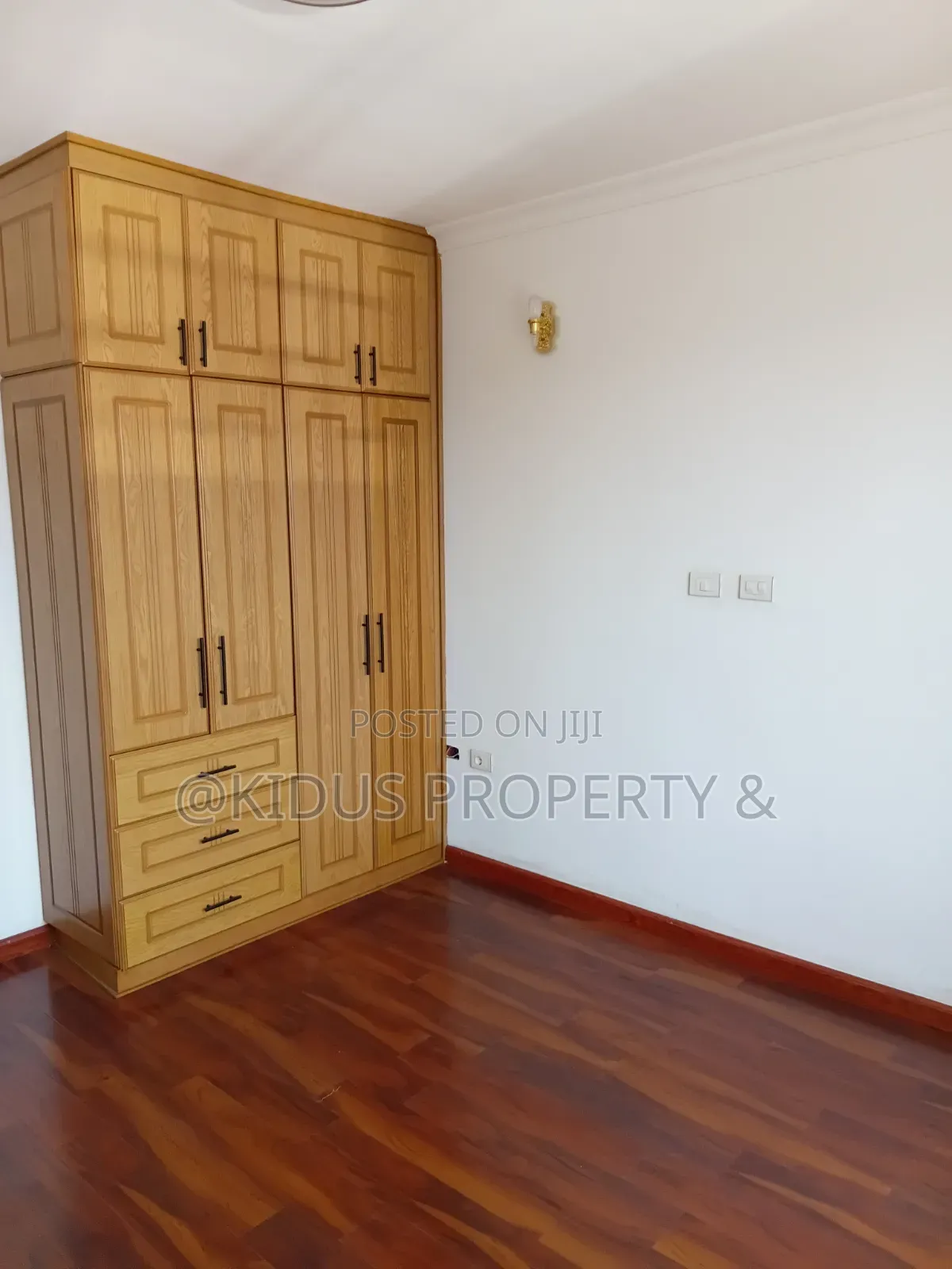 3bdrm Apartment in Lafto Mall Au for rent