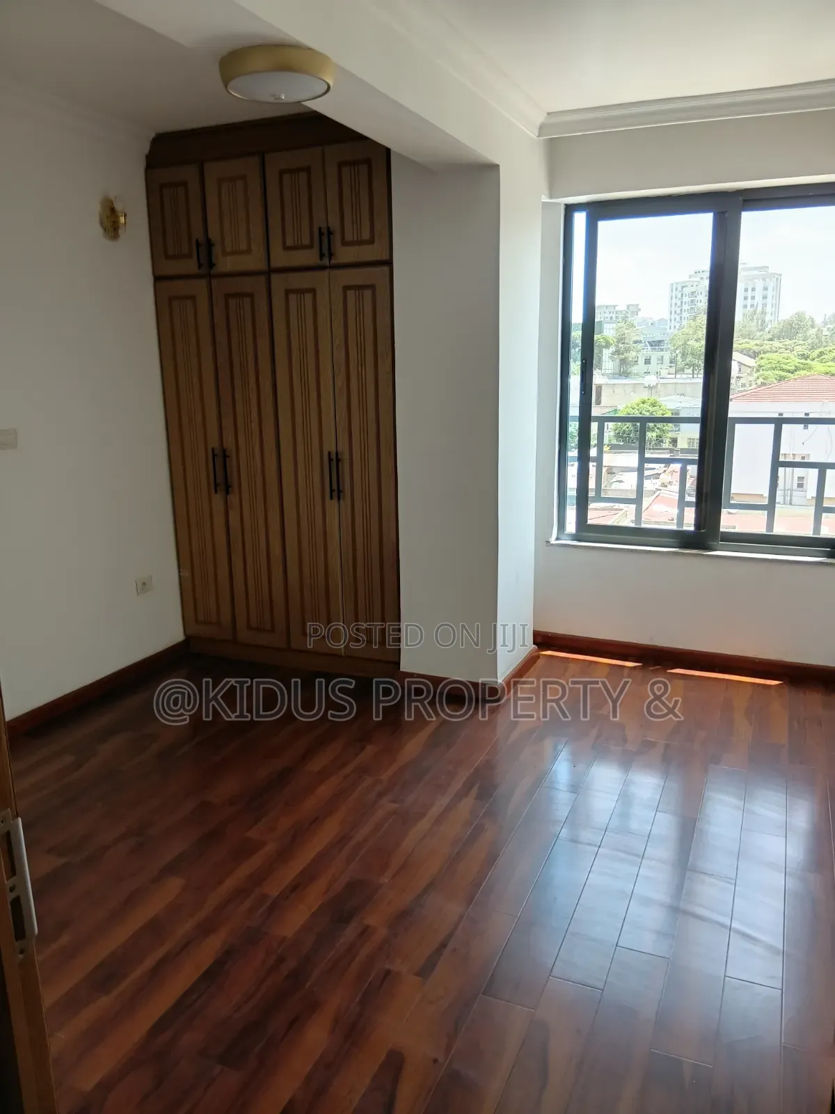 3bdrm Apartment in Lafto Mall Au for rent
