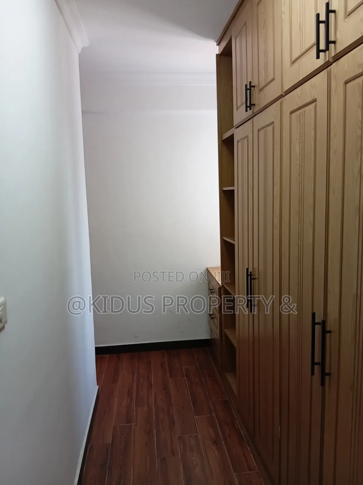 3bdrm Apartment in Lafto Mall Au for rent