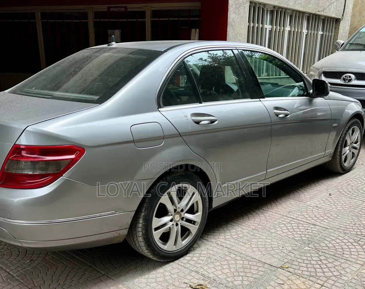 Mercedes-Benz C180 2010 Gray