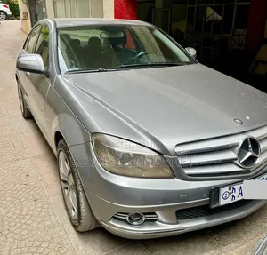 Mercedes-Benz C180 2010 Gray