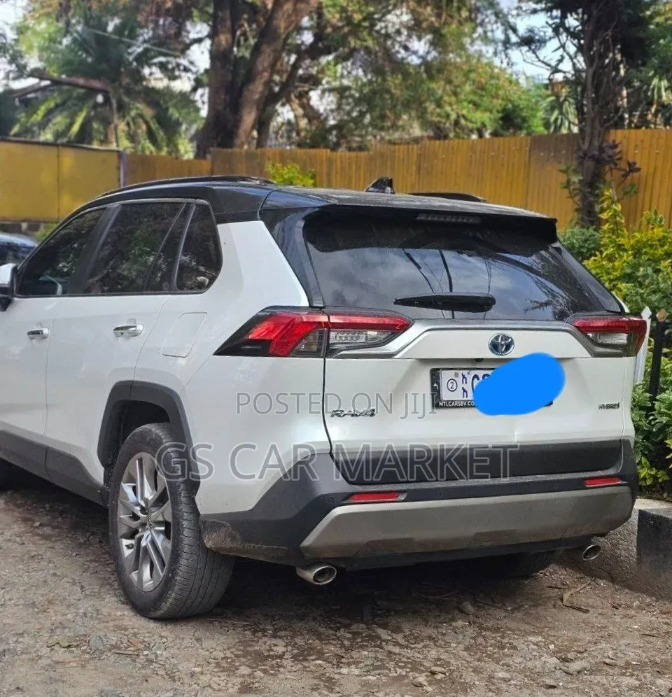 Toyota RAV4 Hybrid 2022 White