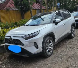 Toyota RAV4 Hybrid 2022 White