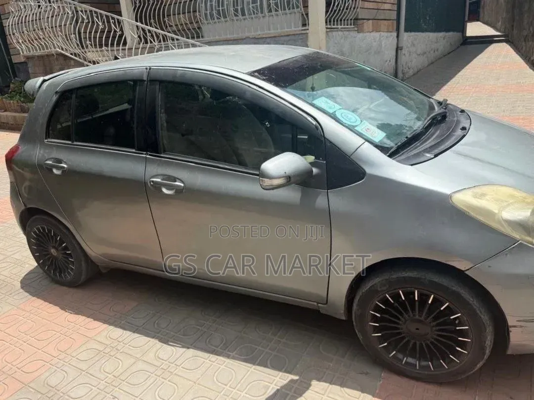 Toyota Yaris 2010 Gray