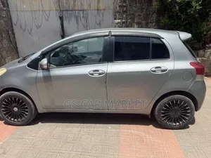 Toyota Yaris 2010 Gray