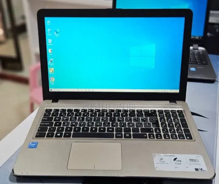 Laptop Asus X540LA 4GB Intel Celeron HDD 1T