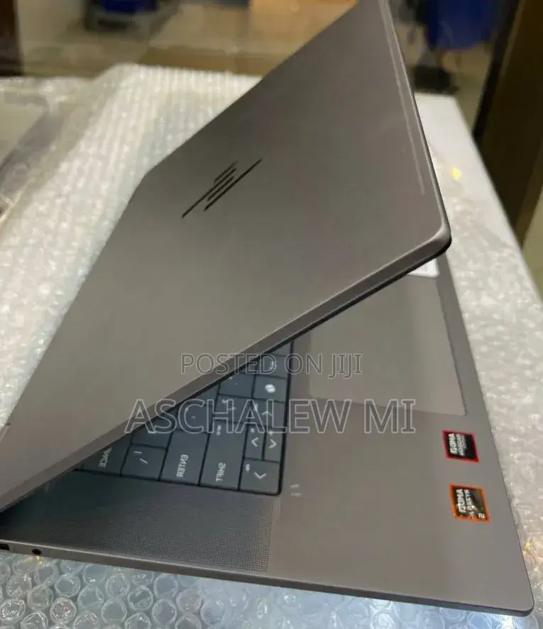 New Laptop HP OmniBook 5 14" 16GB AMD Ryzen 5 SSD 512GB