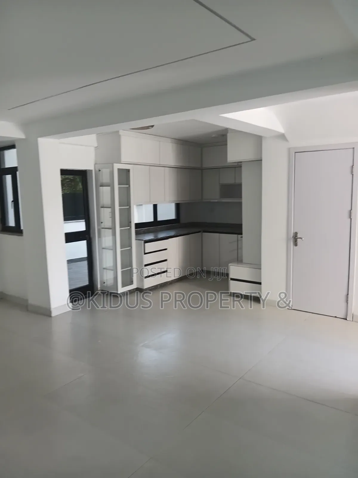 7bdrm Townhouse / Terrace in Lebu Medhaniyaleme, Nifas Silk-Lafto