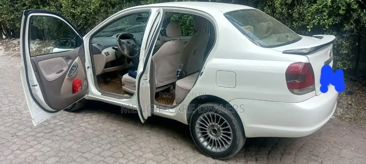 Toyota Platz 2005 White
