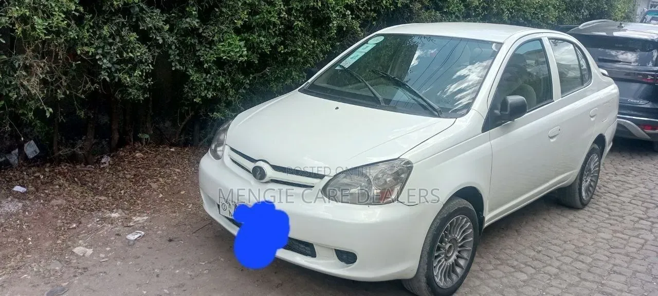 Toyota Platz 2005 White