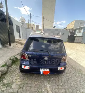 Toyota Vitz 2000 Blue