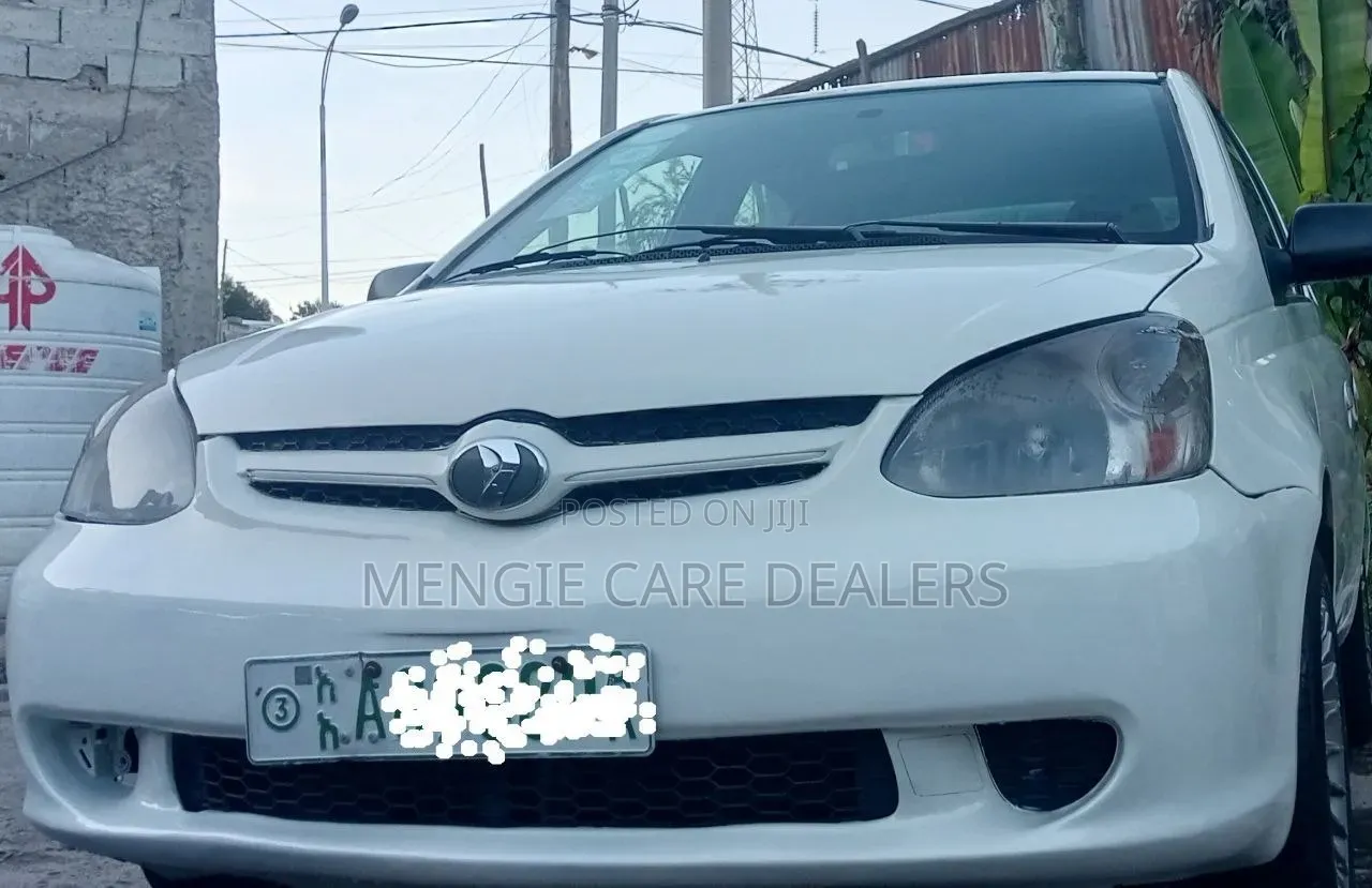 Toyota Platz 2005 White