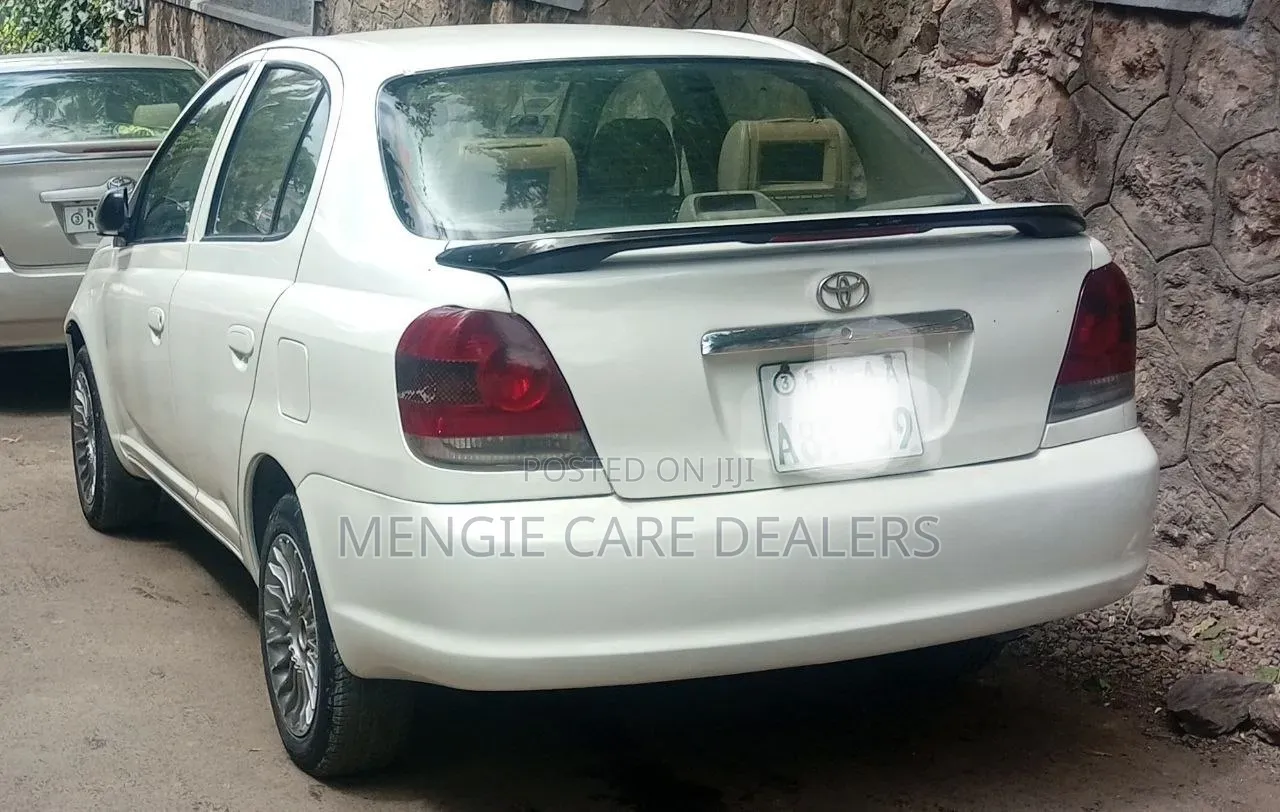 Toyota Platz 2005 White