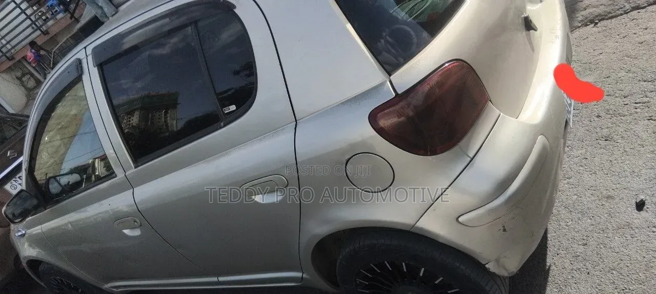 Toyota Vitz 2004 Gold