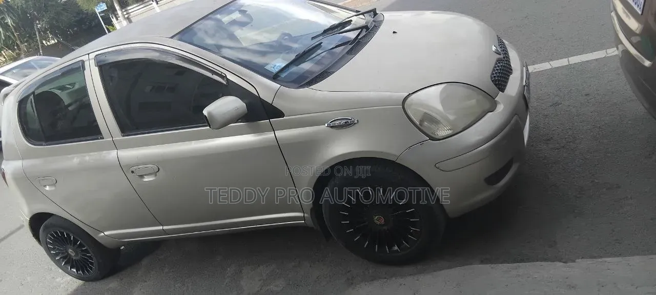 Toyota Vitz 2004 Gold