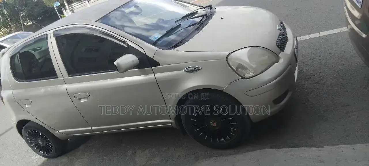 Toyota Vitz 2004 Gold