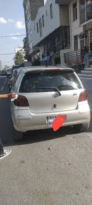 Toyota Vitz 2004 Gold