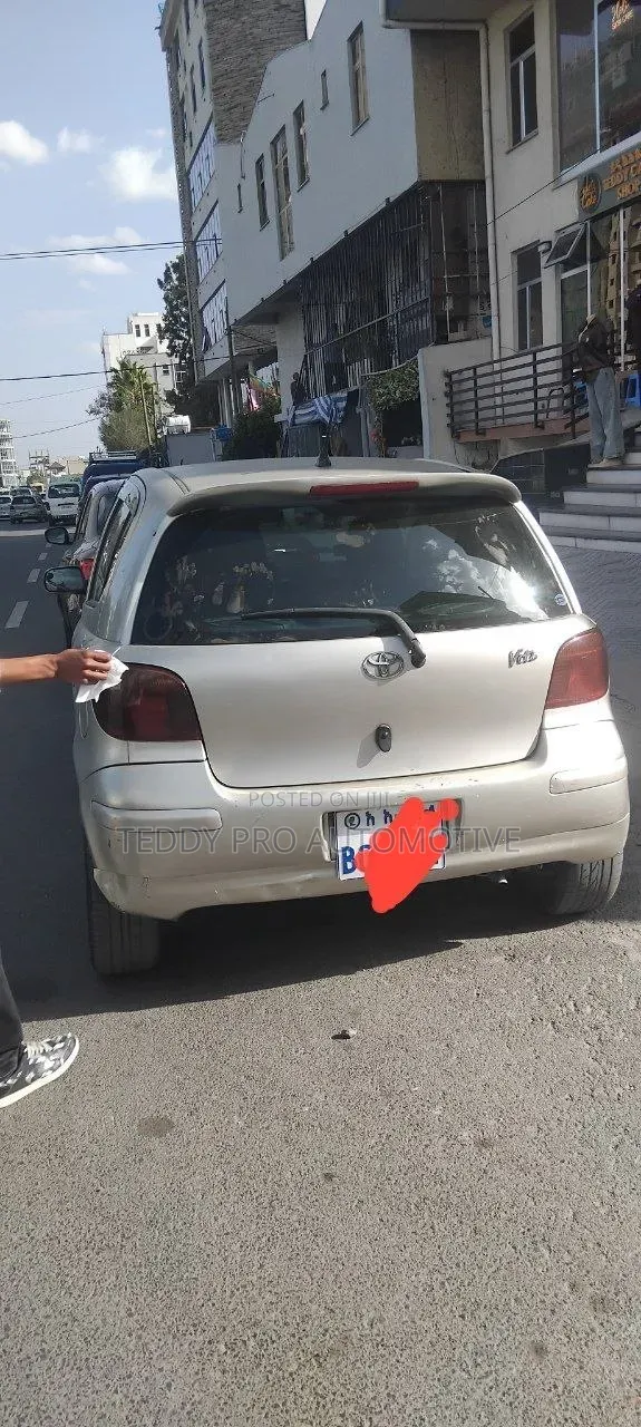 Toyota Vitz 2004 Gold
