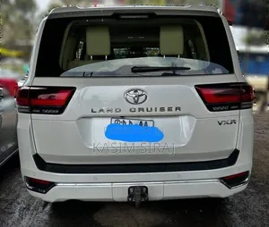 Toyota Land Cruiser 3.5 V6 2022 White