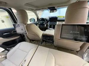 Toyota Land Cruiser 3.5 V6 2022 White
