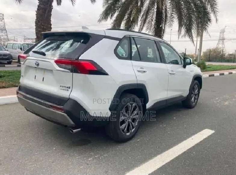 New Toyota RAV4 Hybrid 2024 White