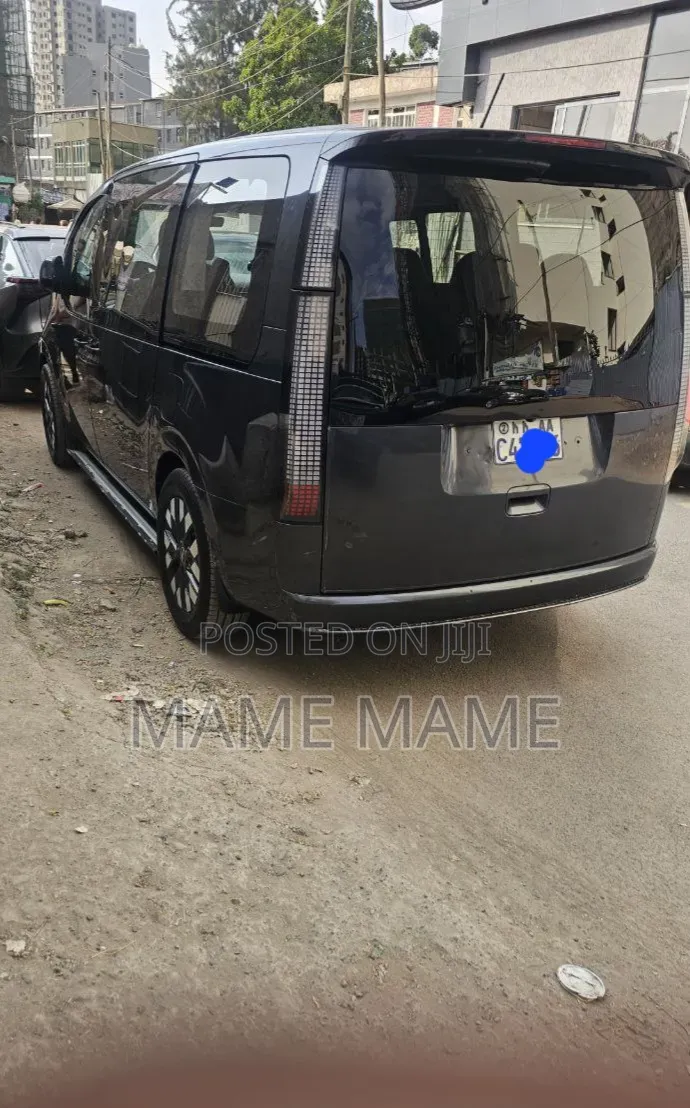 Hyundai Staria 2022 Black