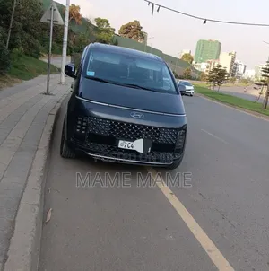 Hyundai Staria 2022 Black