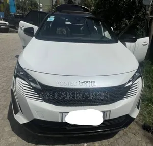 Peugeot 5008 2022 White