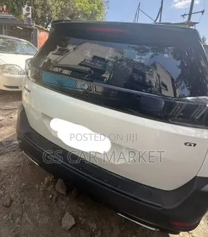 Peugeot 5008 2022 White